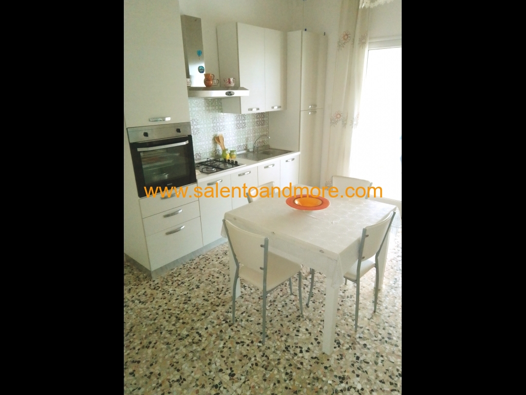 Cucina luminosa e spaziosa.