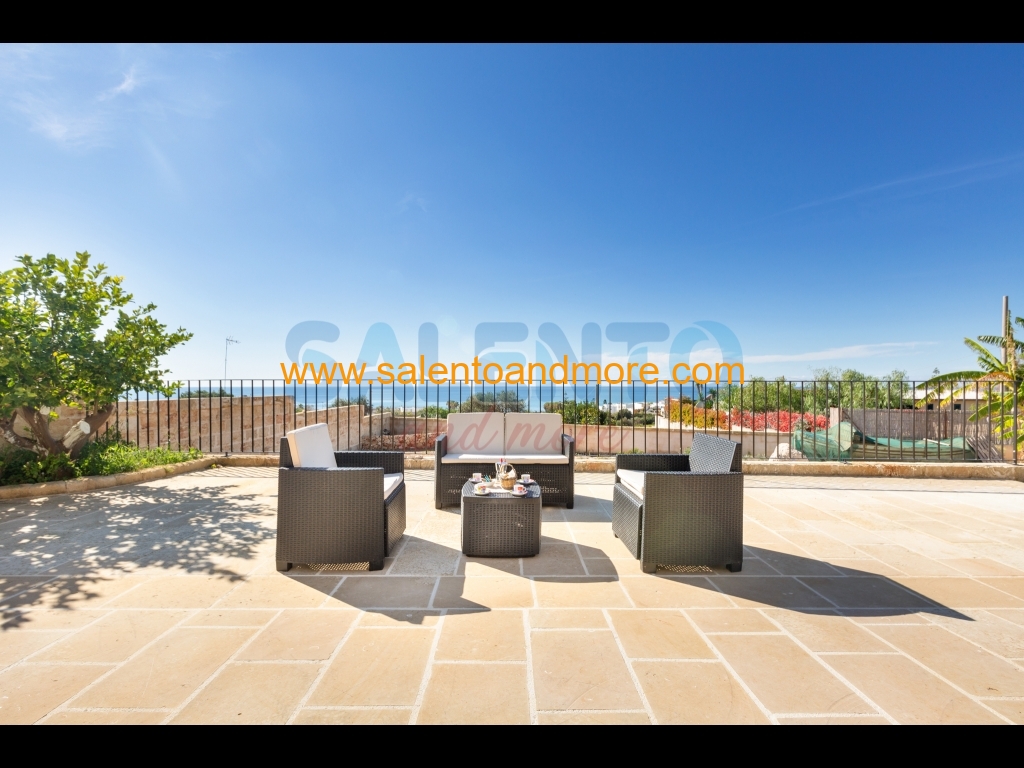 Terrazza panoramica attrezzata.